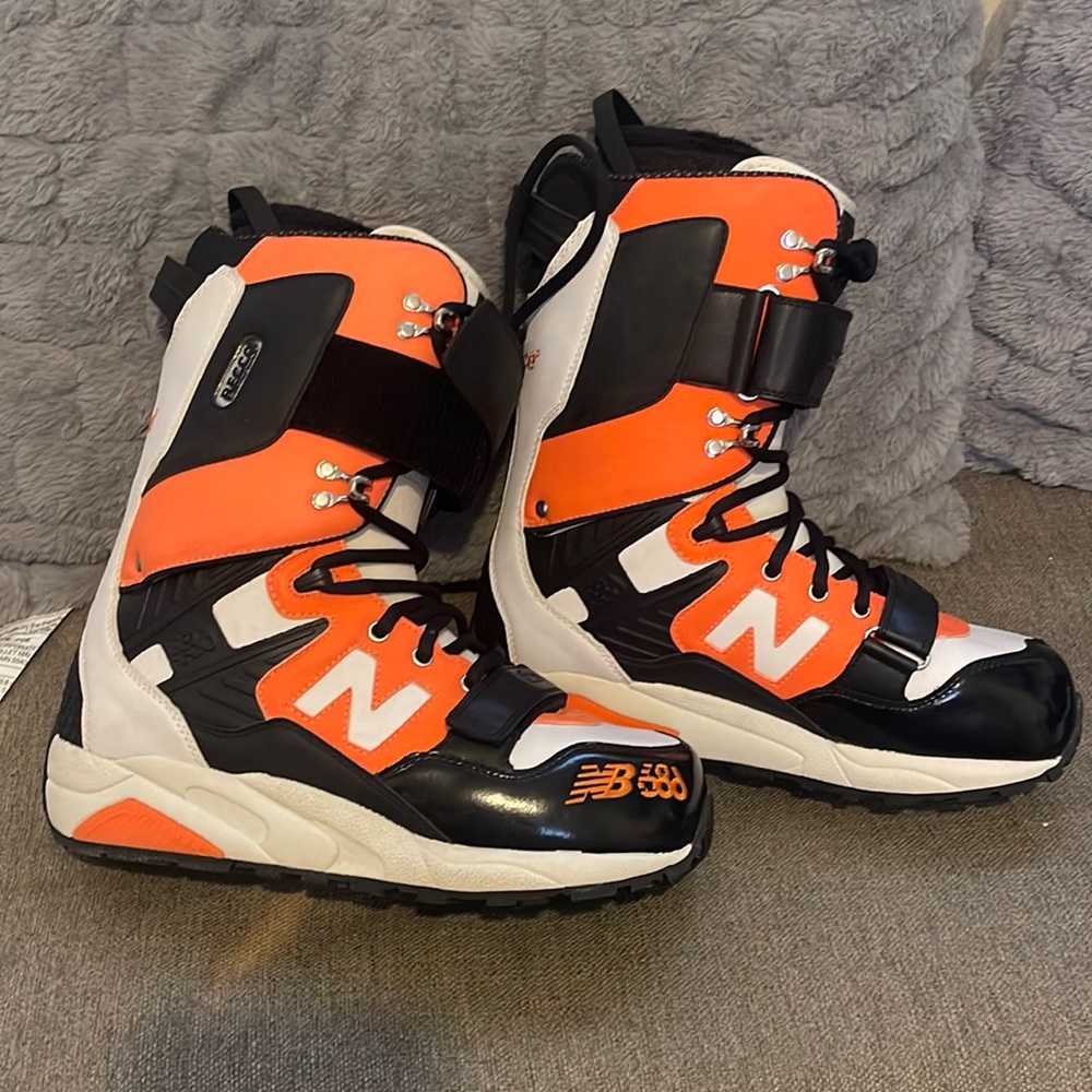 686 new balance size 9.5 snow boarding boots